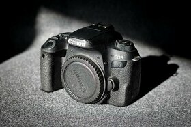 Canon EOS 77D + EF-S 17-55 f2,8
