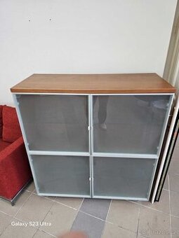 PRODEJ KOMODA - POLIFORM ITÁLIE - PŘEDVÁDĚCÍ SOLITÉR