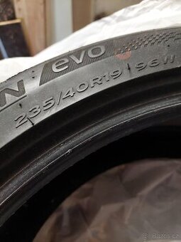 Hankook 235/40 R19 Letní – Orig. pneu Tesla Model 3