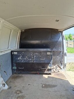 Skříň na nářadí a dílenský ponk VW T5