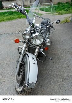 Suzuki Intruder 800 - 1