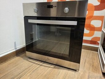 REZERVOVANO  Vestavná trouba Whirlpool FXVM6