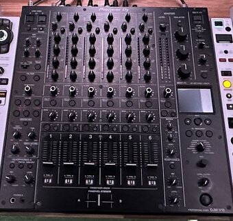Pioneer DJM V-10 - 1