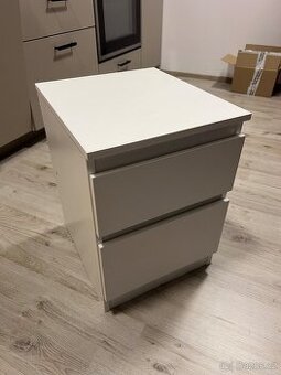 Noční stolek Ikea Malm