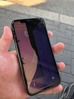 Na opravu iPhone 11 64GB