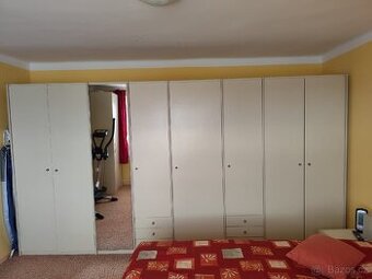 Set velká šatní skříň + noční stolky - 1