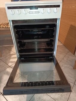 Amica-sklokeramicky sporák elektrický