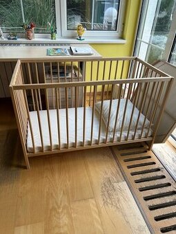 Dětská postýlka dřevěná