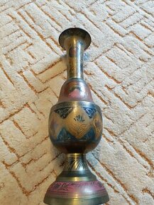 Mosazná tepaná váza Indie