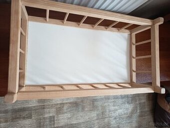 Dřevěná postýlka