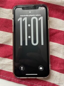 Prodám iPhone 11 Top stav