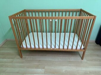 Dřevěná dětská postýlka
