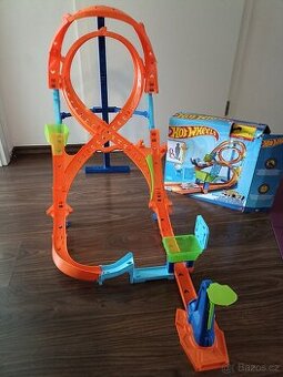 Hot wheels dráha - Vertical-8 Jump