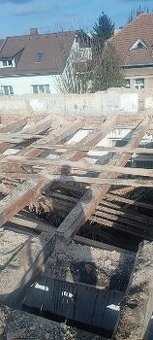 Staré trámy a staré prkna