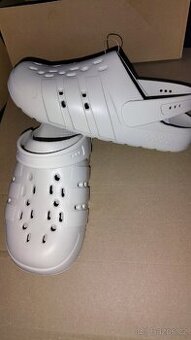 Pantofle Adidas 42/ spíš 41