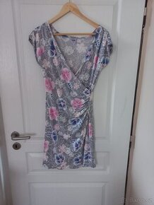 Letní šaty nad kolena