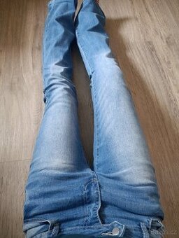 Nové dámské džíny na vyšší postavu velikost M