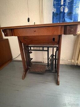 Šicí stroj ELITE cca 1960, poctivá práce - šije a funguje