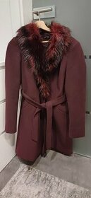 Kabát fialový s kožešinovým límcem, vel. L