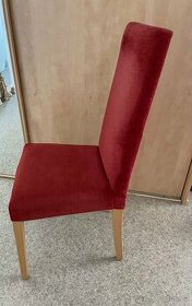 Červená čalouněná židle