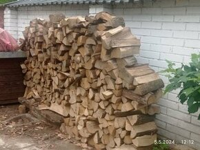 Palivové tvrdé suché dřevo 33cm - 1.2 m3 rovnané