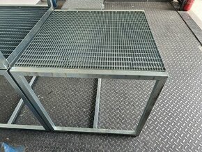 Celokovový výstavní stolek, zvyšovak, pomocný stůl - 1
