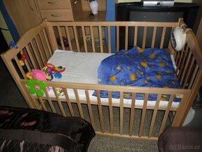 Dětská dřevěná postýlka s matrací