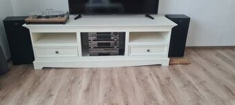 Prodám nádherný TV stolek z masivní borovice