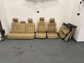 VW Touareg kožená sedadla