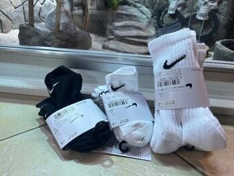 PONOŽKY 3 PÁRY NIKE VEL.34-38 N.O.V.É.