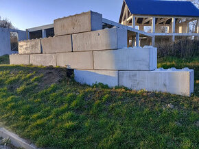 Betonový blok 1800x600x600 mm