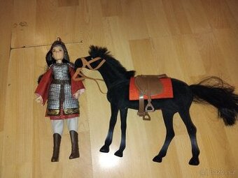 panenka Mulan s koněm