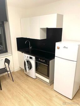 krásný byt 1+kk, 28m2 v ul. Poděbradská, Praha 9 - Vysočany