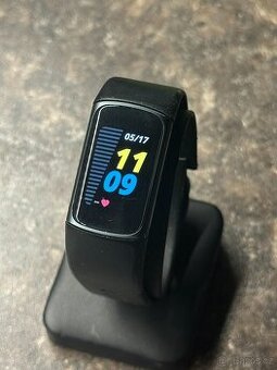 Chytrý náramek Fitbit Charge 5 černý 2 - 1