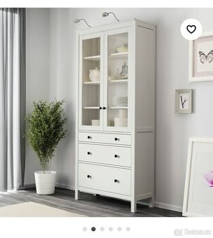 Hemnes vitrína