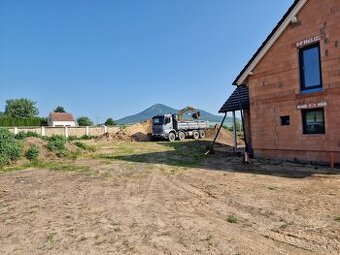 Hlína Zemina Zaklady Půda = Zdarma ZA ODVOZ Lovosice