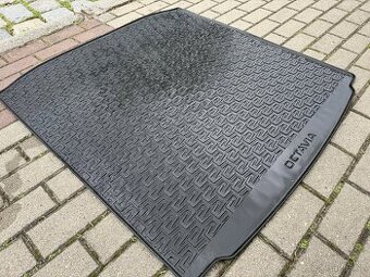 Prodám gumovou podložku do kufru Škoda Octavia 3.