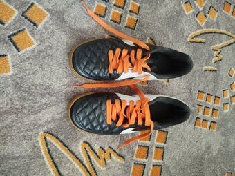 Nike Tiempo