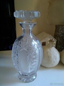 Stará, broušená karafa se zátkou, český výrobce