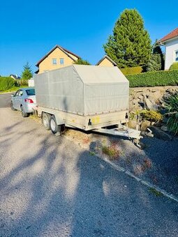 Přívěsný vozík brzděný