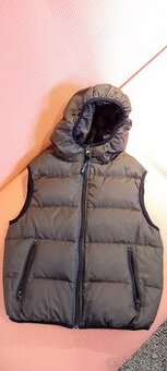 Zánovní chlapecká prošívaná vesta zn.Benetton  vel .120