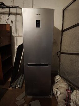 Lednice s mrazákem Samsung nerez 315l