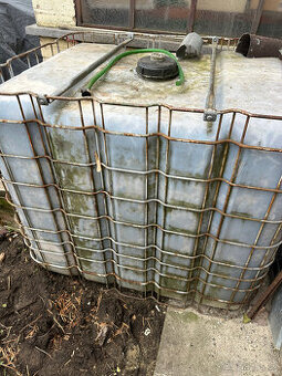 Nádrž na dešťovou vodu.