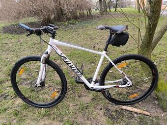 Trekingové kolo Specialized s bohatým příslušenstvím