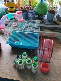 Křeček - klec,napáječky, kolečko, příslušenství