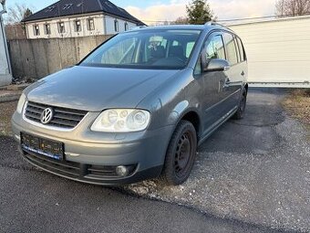 Volkswagen Touran 2.0 FSI HIGHLINE