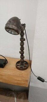 Industriální lampa (z autodílů)