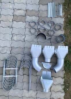 Nové nepoužité okapové háky,kotlíky,držáky,šrouby Levně