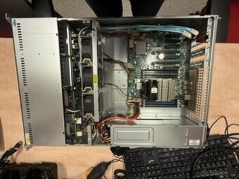 Server SuperMicro X10SRL-F