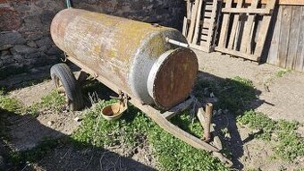 Nádrž na vodu s pítkem